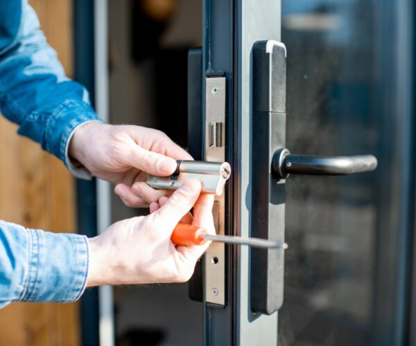 man-changing-core-of-a-door-lock.jpg